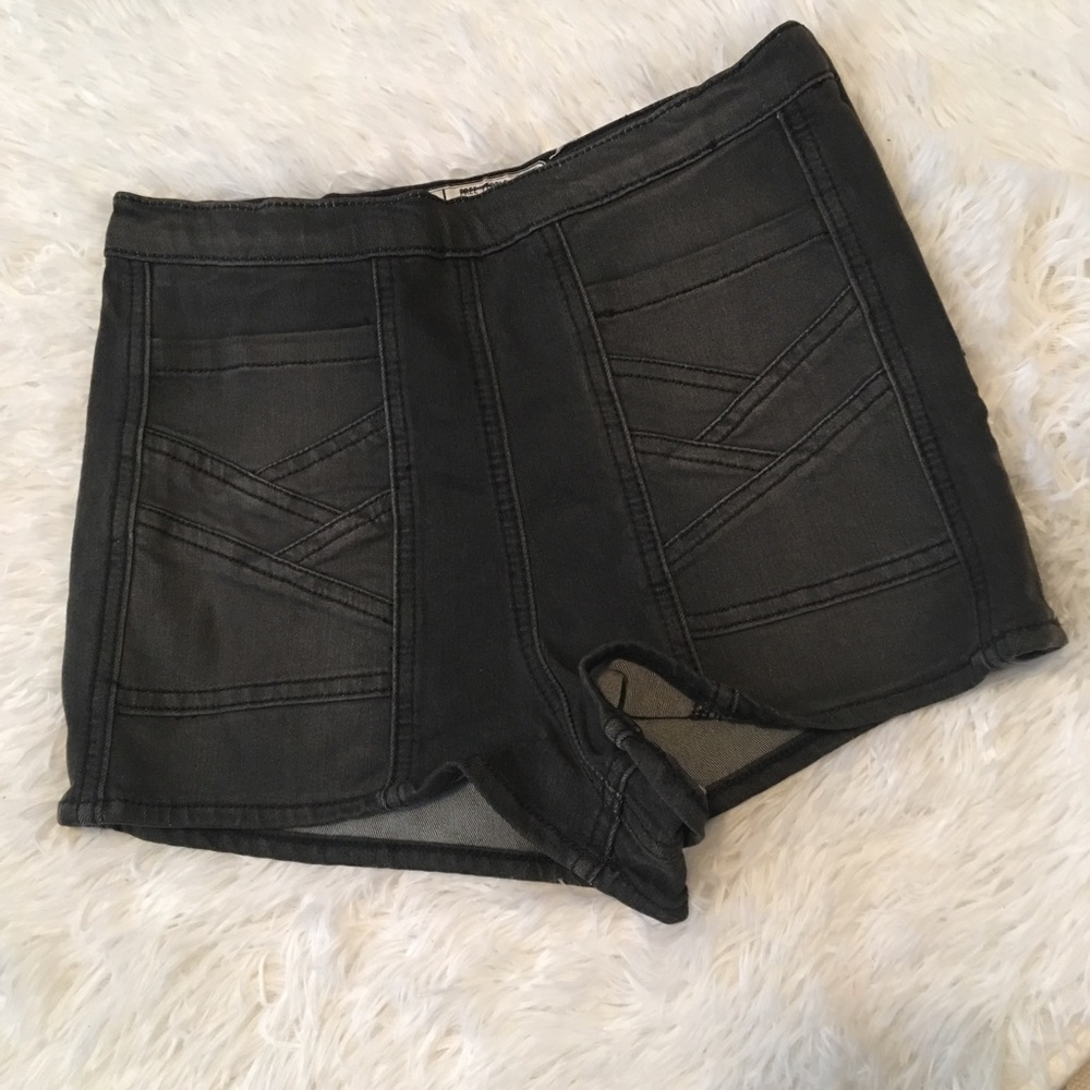 πHP πππ½ NWOT Free People Black Denim Shorts - Picture 3 of 8