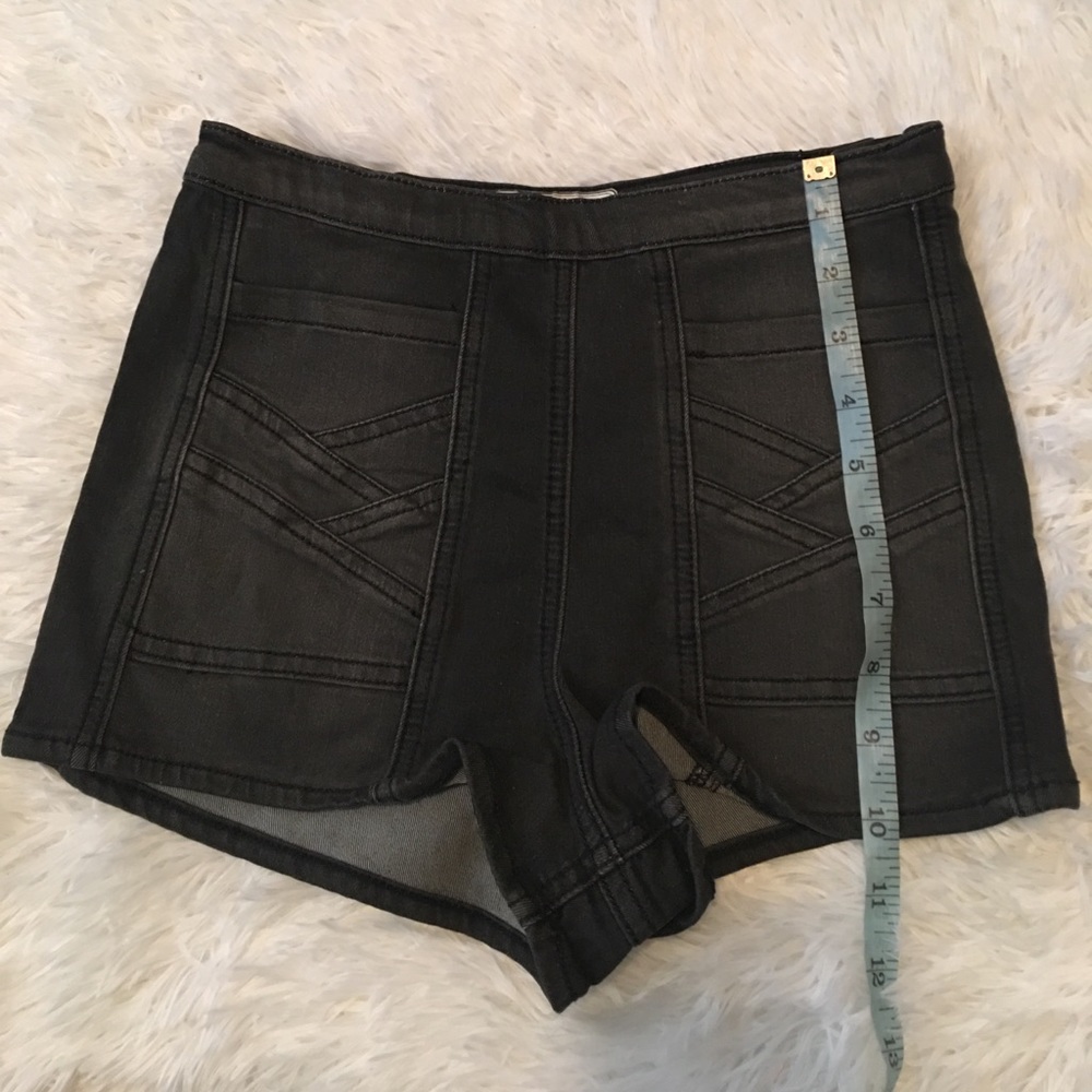 πHP πππ½ NWOT Free People Black Denim Shorts - Picture 8 of 8