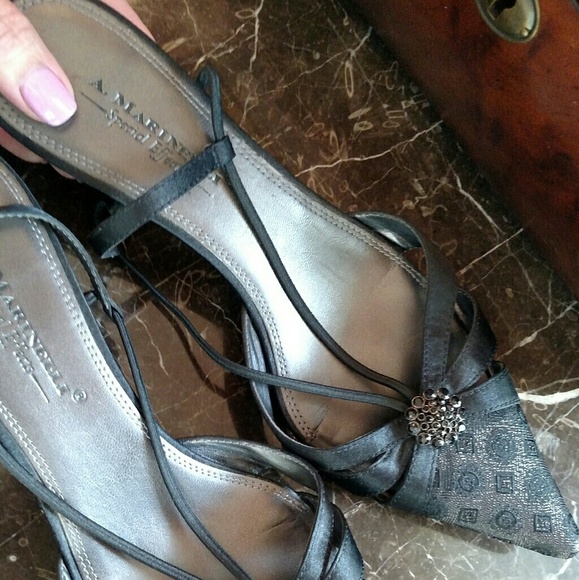 Kitten heels with a addtl photo details of heels - Picture 2 of 7