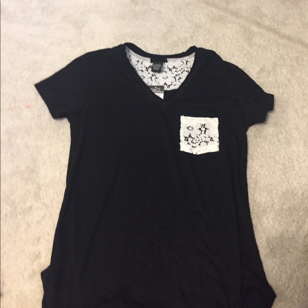 Lace pocket tee