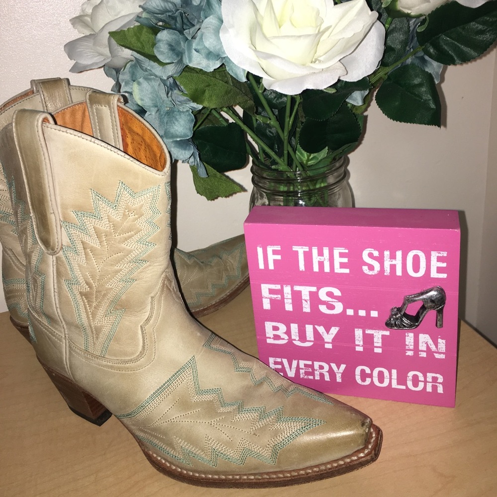 Genuine Frye Booties! 👢💕