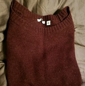 Uniqlo Maroon Crewneck