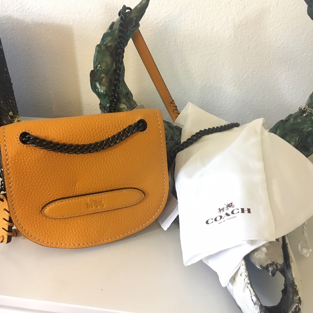 Mustard coach leather purse ✨✨✨