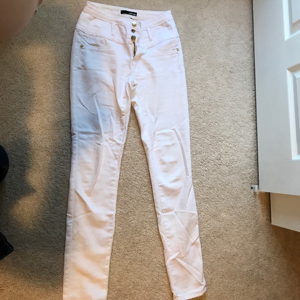 White high waisted jeans