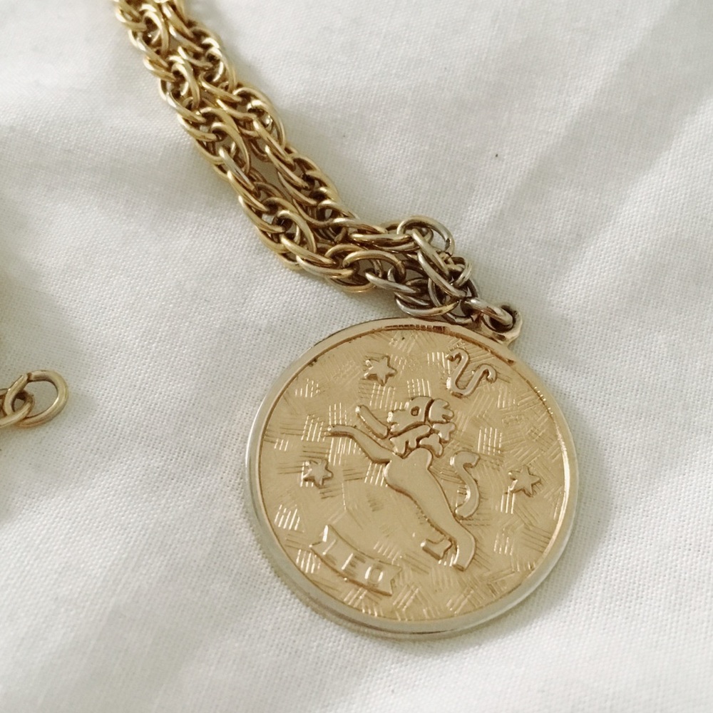 Sarah Coventry Vintage Leo Necklace