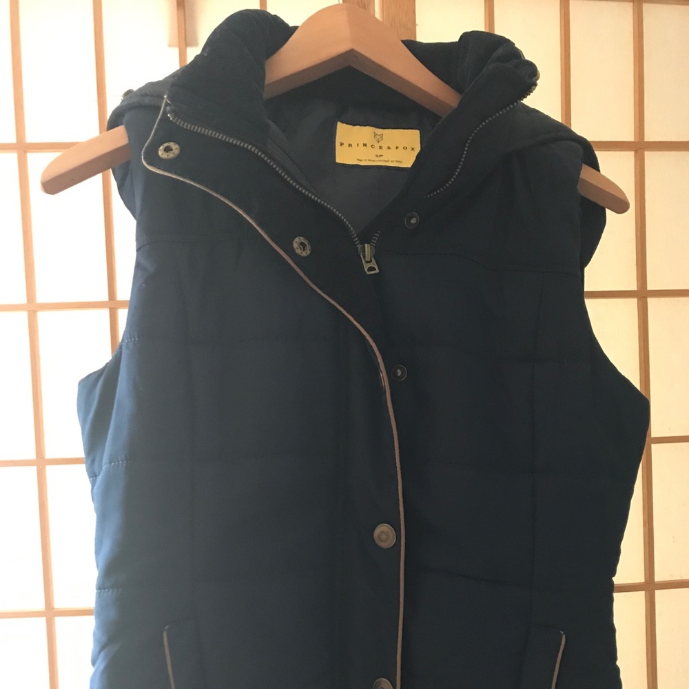Hooded VEST - Picture 3 of 4