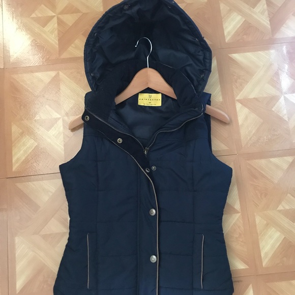 Hooded VEST - Picture 2 of 4