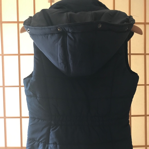 Hooded VEST - Picture 4 of 4
