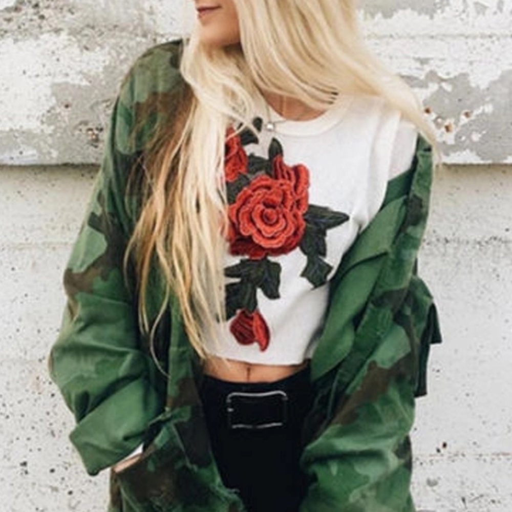 FINALSALE//rose appliqué crop sweater