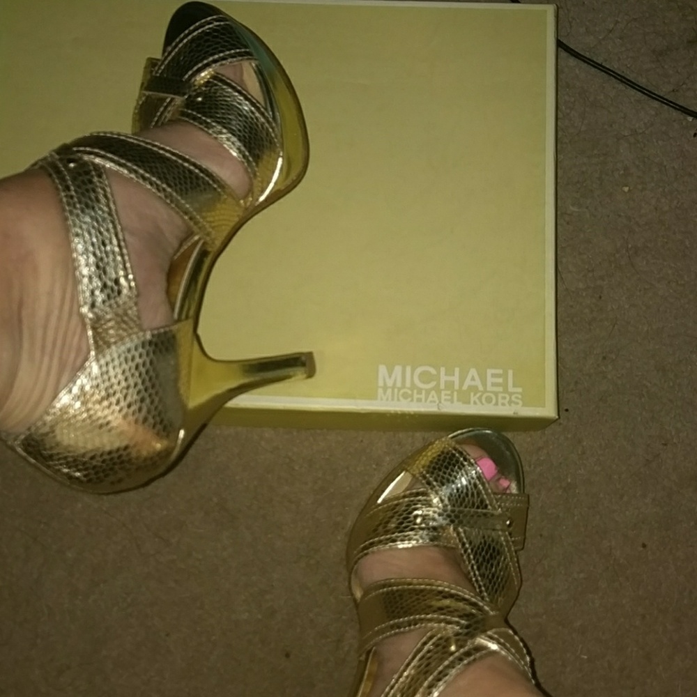 Michael Kors Penelope XStrap EMBOS