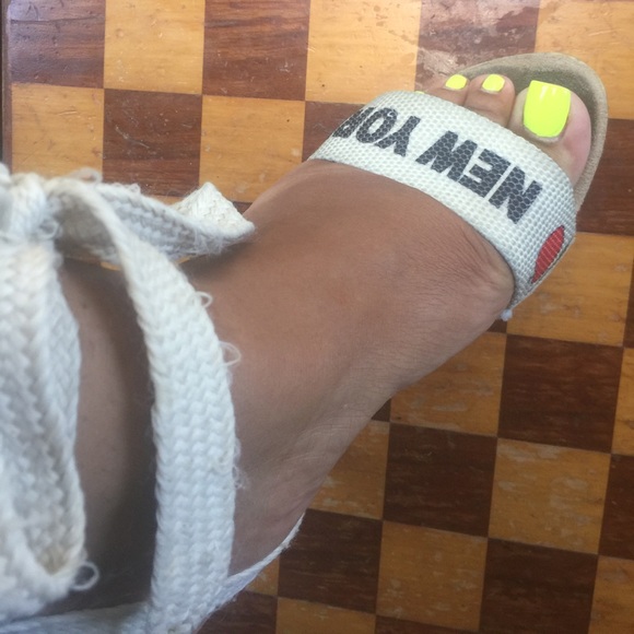 Patricia Fields for Candies "New York" sandals - Picture 2 of 4