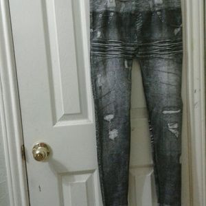 Gray-black legins that look like pants