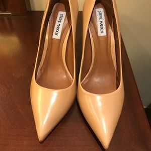 Steve Madden Nude Pumps