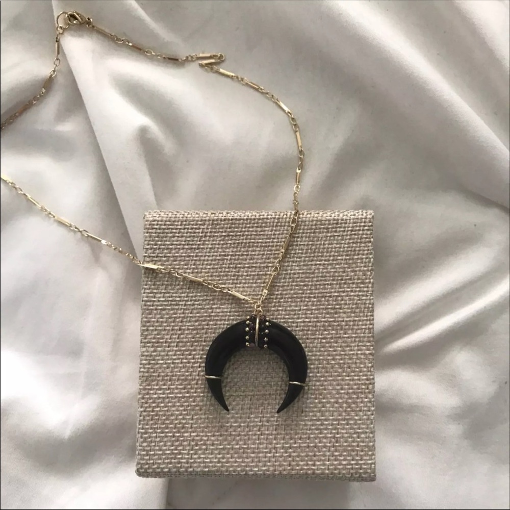 LILI CLASPE NECKLACE !!