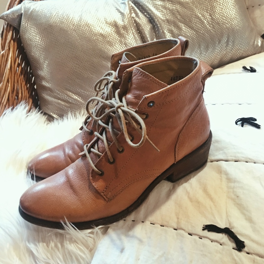 Frye Ankle Lace Up Booties 7.5