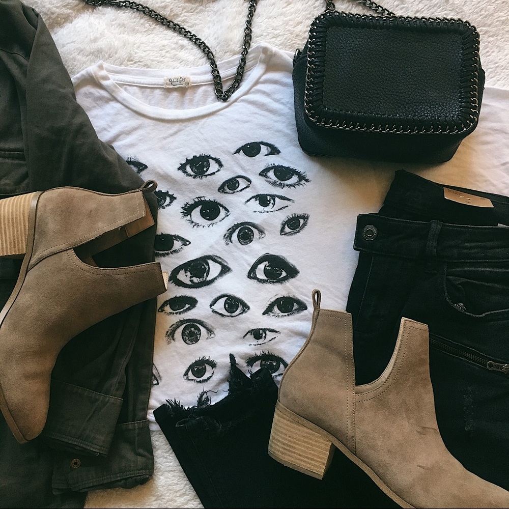 eyes crop tee