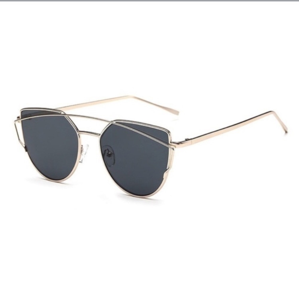 BLACK/GOLD New Mirrored Cat Eye Aviator Sunglasses - Picture 3 of 3