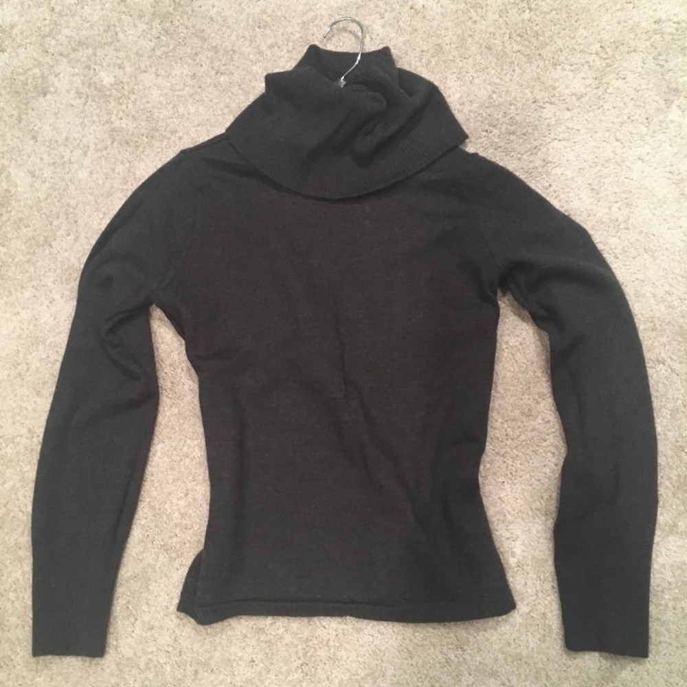 Banana republic long sleeve dark gray top