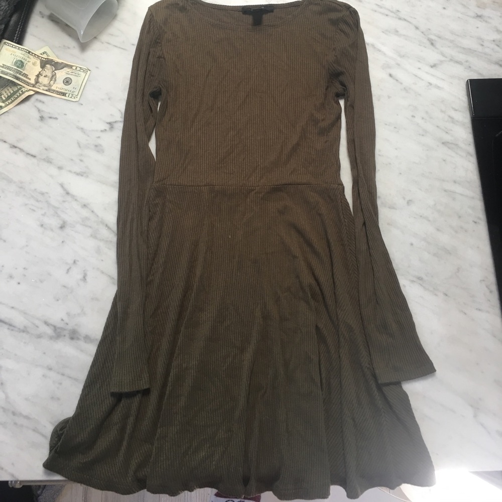 SUPER CUTE Olive green long sleeved dress!
