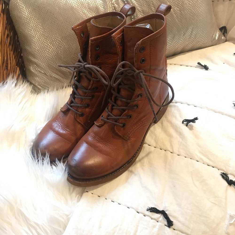 Frye Lace up combat boots 8.5