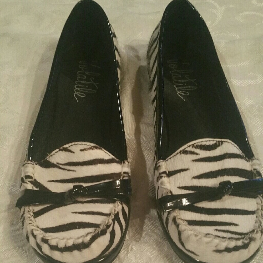 A STYLISH PAIR OF ZIBRA PRINT VOLATILE FLATS
