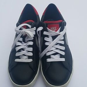 NIKE Red White Black sneaker