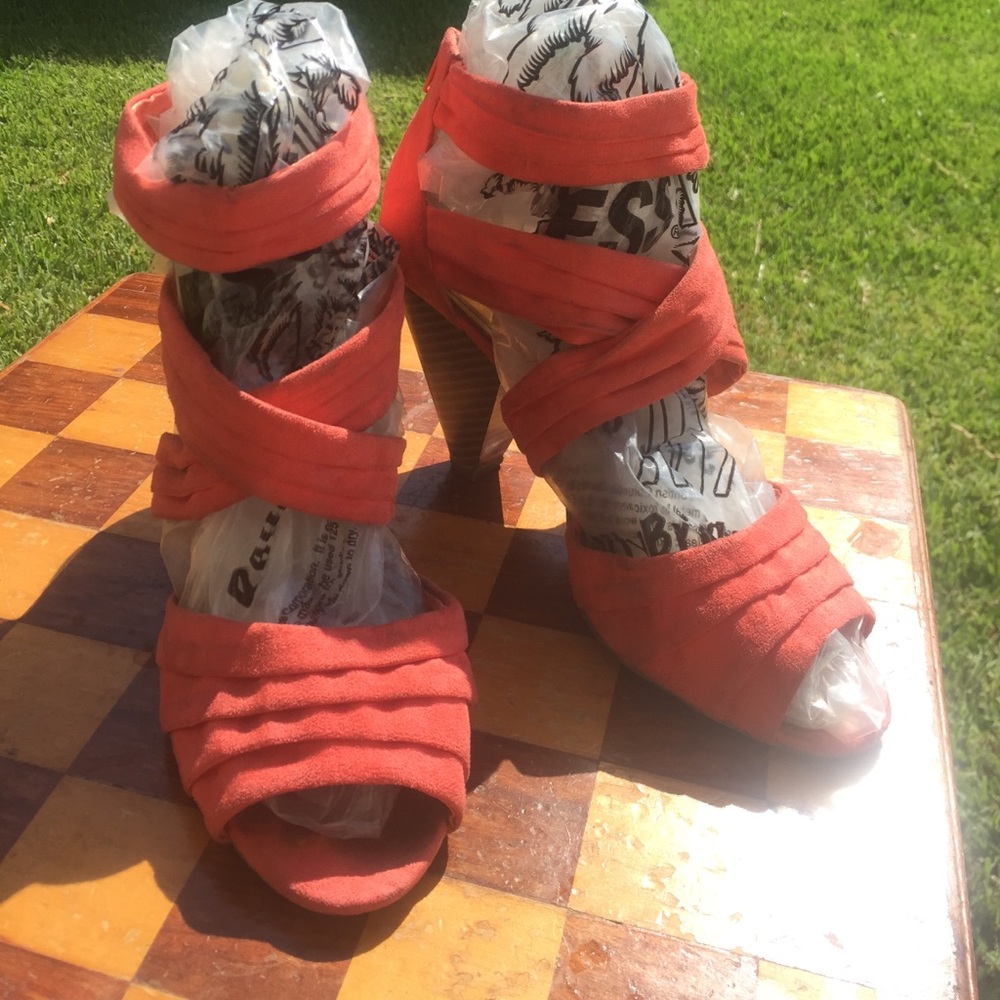 Retro vintage coral pleated sandal with zipper