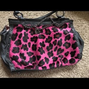 Black leather handbag with pink leopard fur