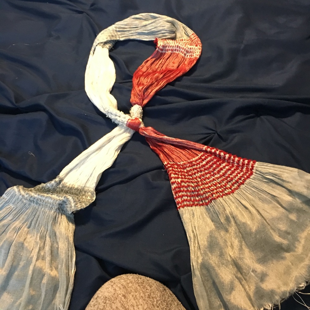 Maurice's scarf