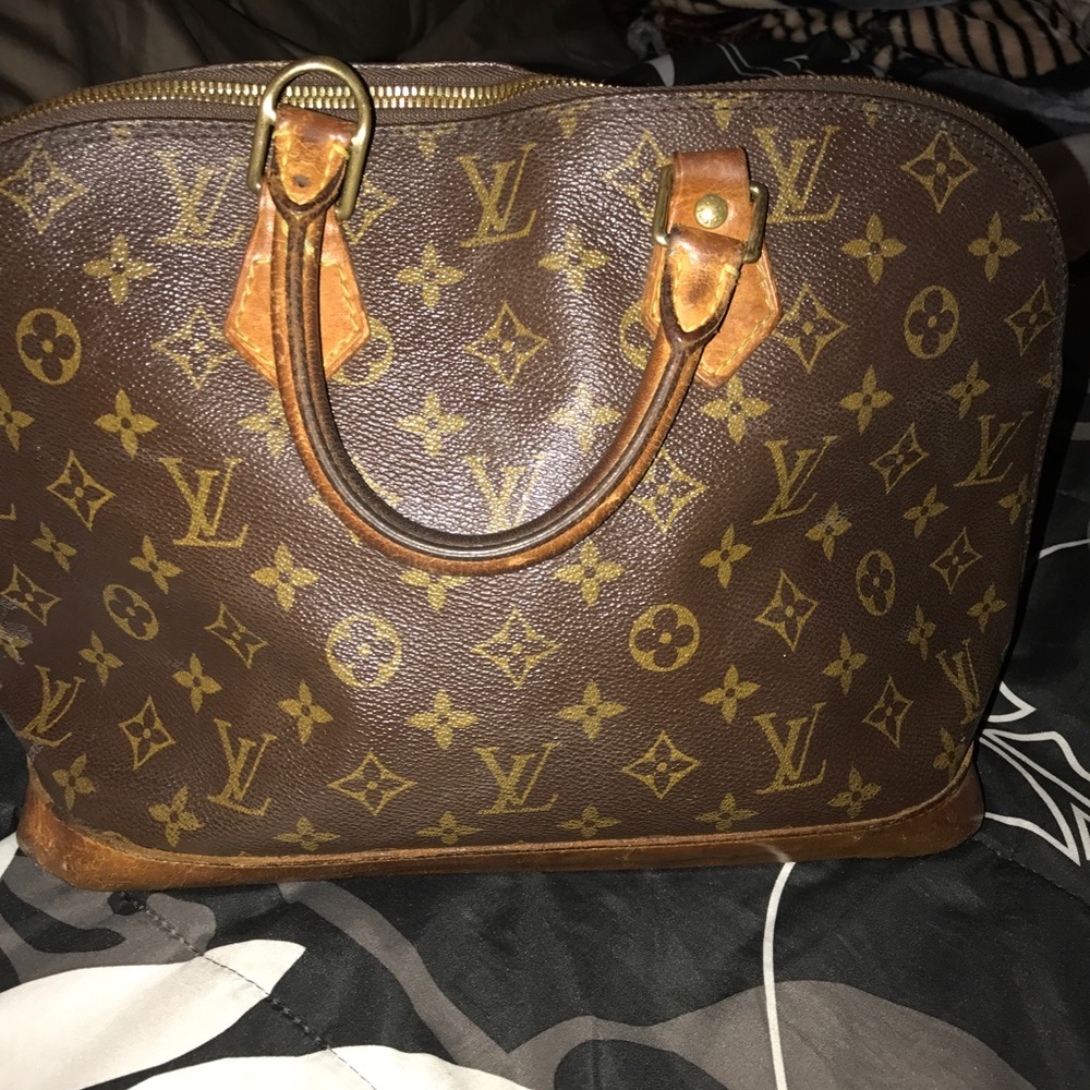 Authentic Louis Vuitton Alma size MM. SOLD!!!
