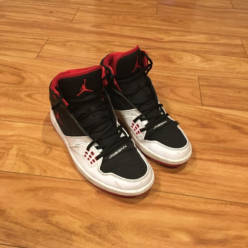 JORDANS- 10.5 men's.