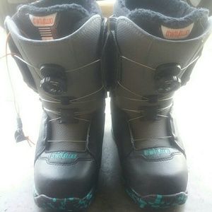 32 snowboard boots