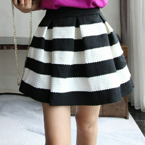 Dresses & Skirts - Black & White Bandage Skirt