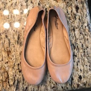 Tan Lucky Brand flats 🍀