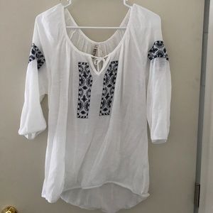 MUDD White blouse