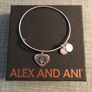 EUC Alex and Ani Heart Bangle