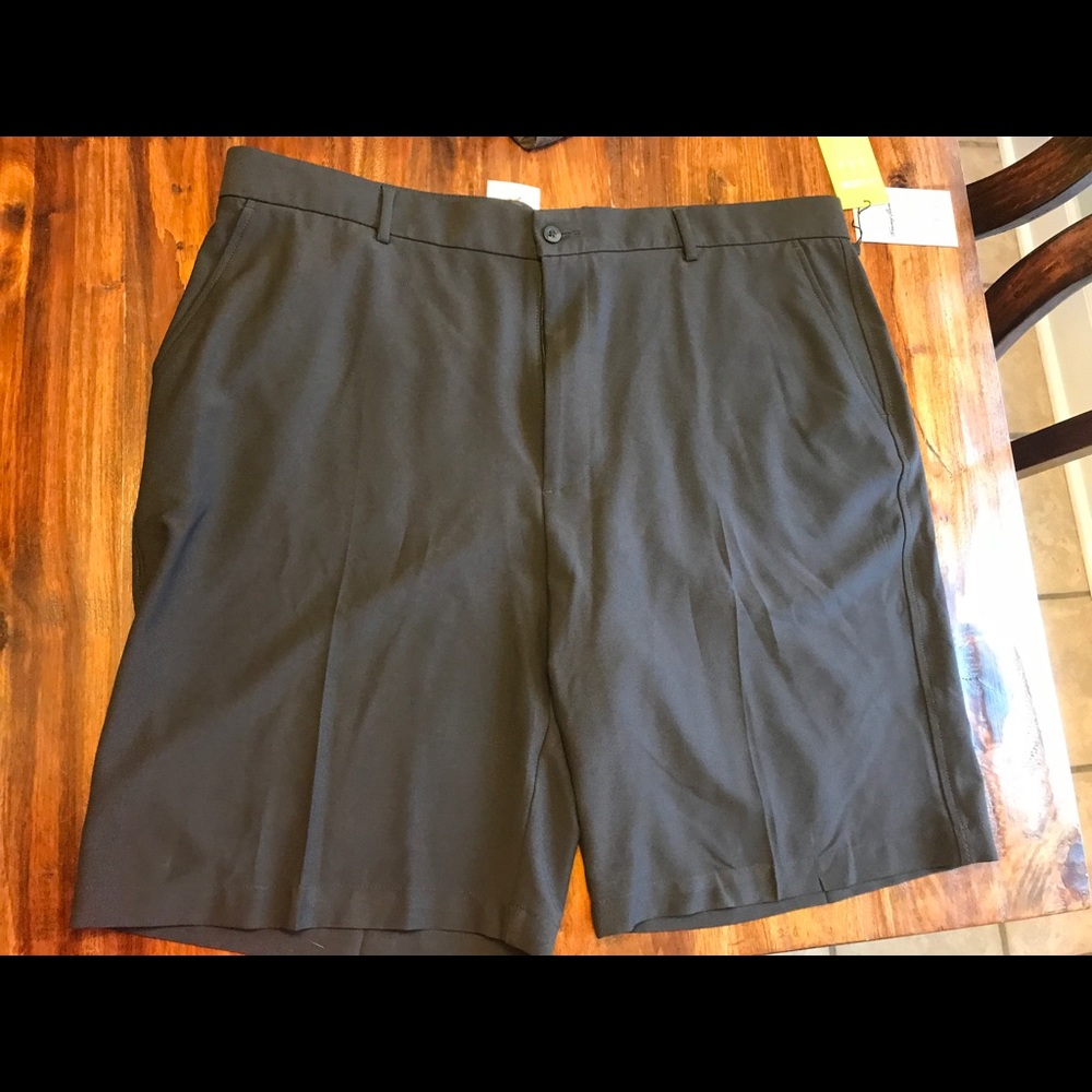 Men's golf shorts, with tags!