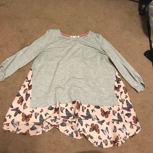 Like new cute butterfly blouse! Size xl