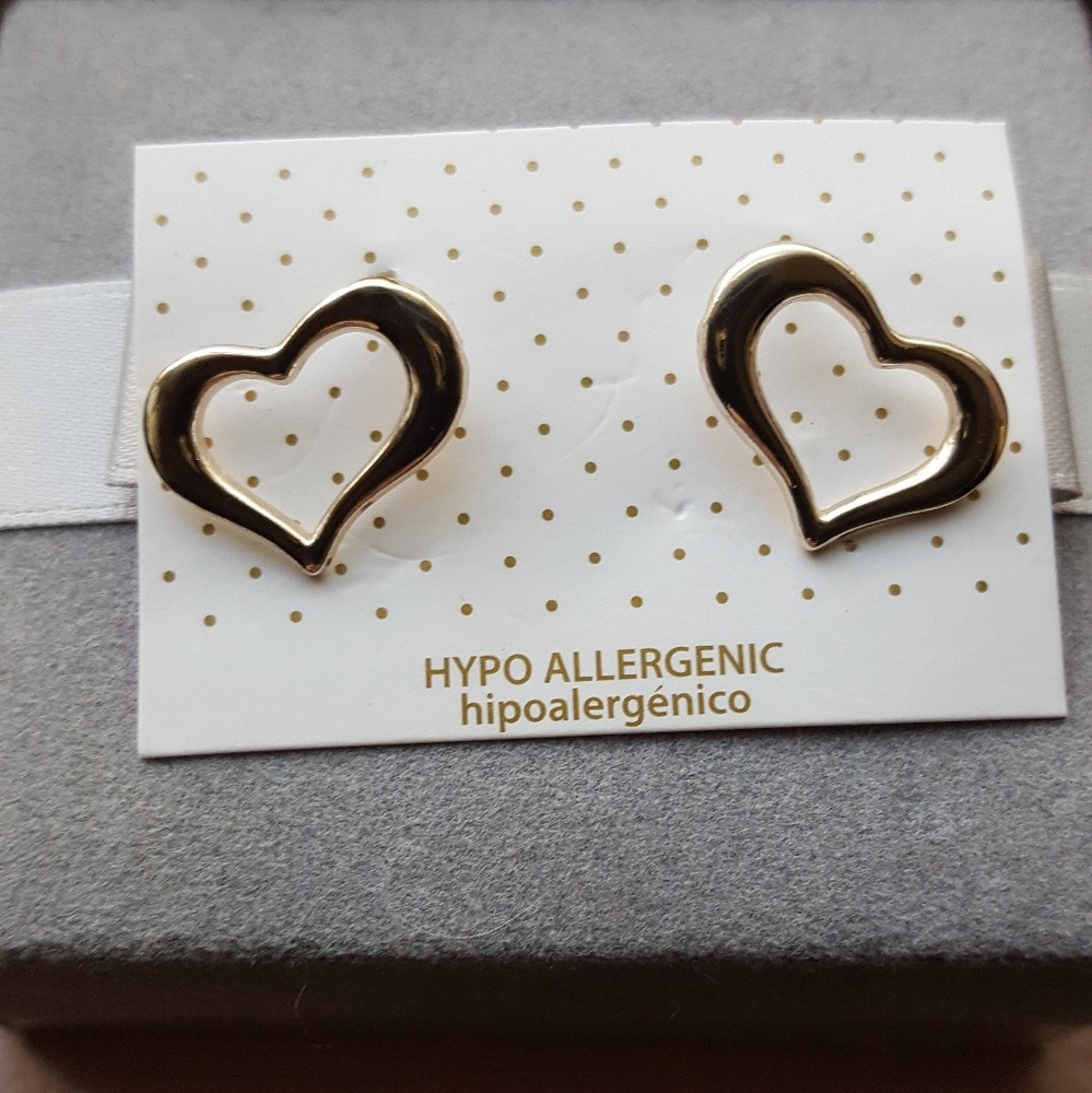 NEW Silver heart earrings. - Picture 1 of 1