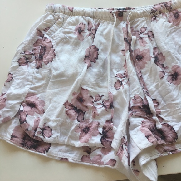 Brandy Melville pink flower soft shorts - Picture 2 of 2