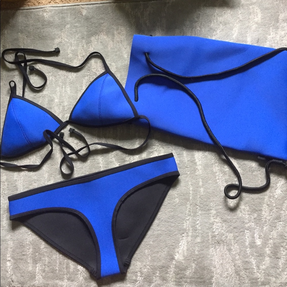 NWOT Triangl Swimwear- BOTTOMS w/ STRING BAG