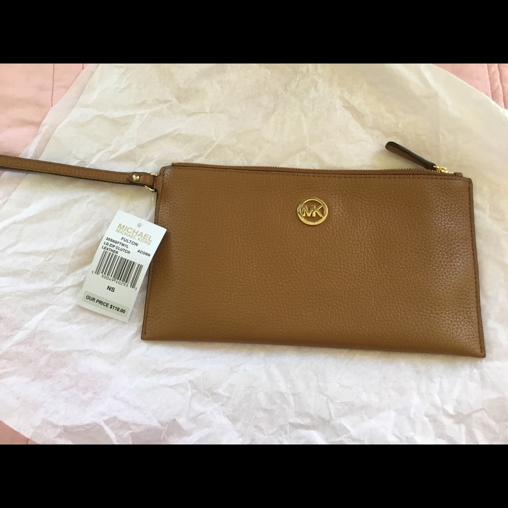 MICHAEL Michael Kors, FULTON large Zip CLutch.