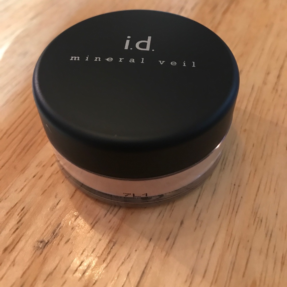 ⭐️Bare Escentuals⭐️Feather Light Mineral Veil🌷