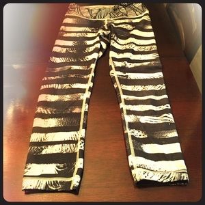 Lululemon yoga capris