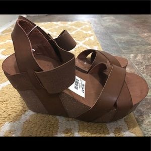MIA Wedges NWT