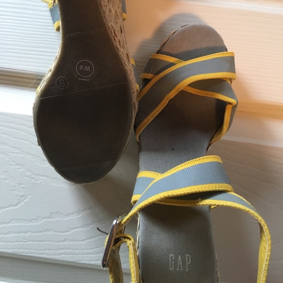 Yellow and Grey Wedges. - Picture 4 of 4