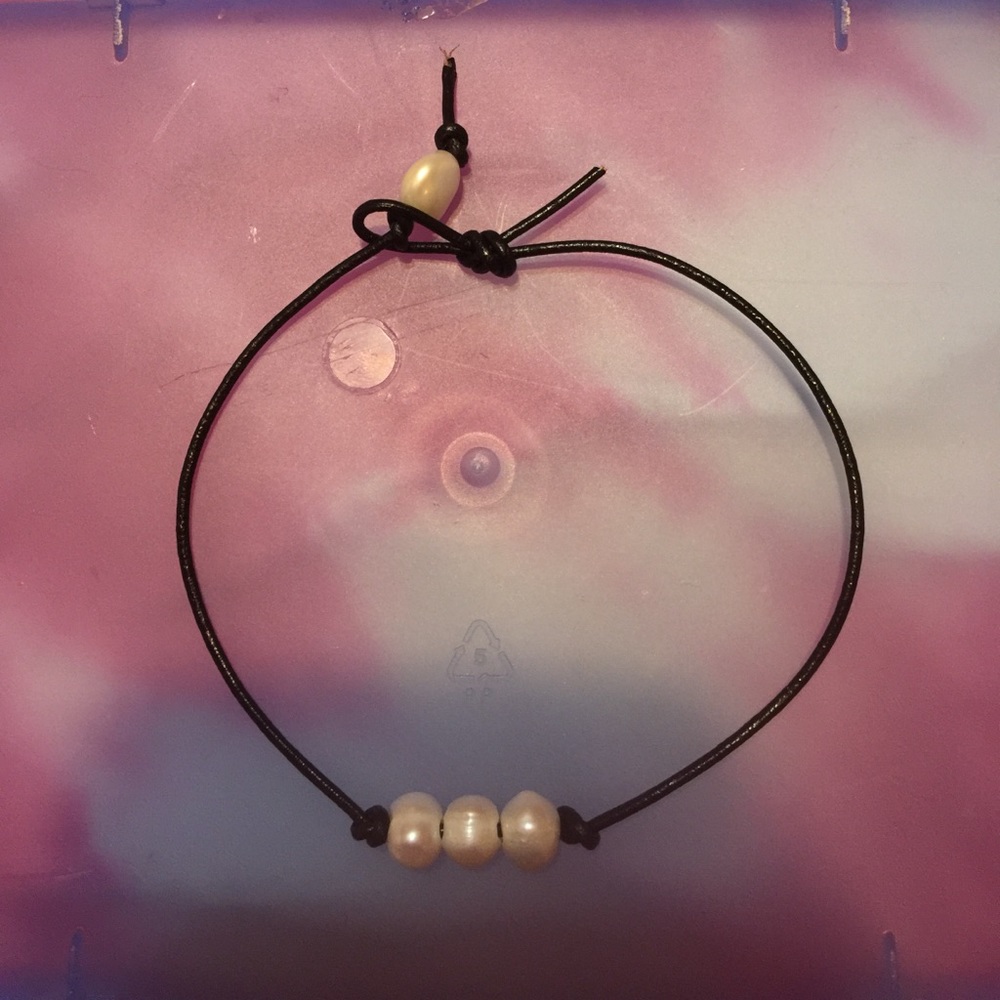 PEARL CHOKER!!comes in black/ brown