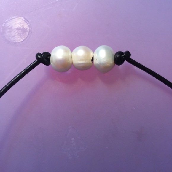 PEARL CHOKER!!comes in black/ brown - Picture 2 of 3