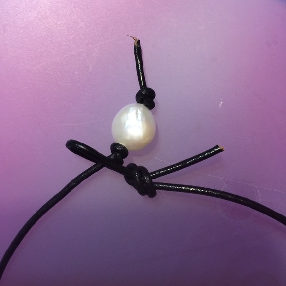 PEARL CHOKER!!comes in black/ brown - Picture 3 of 3