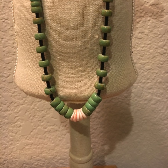 Turquoise and shell necklace - Picture 2 of 3